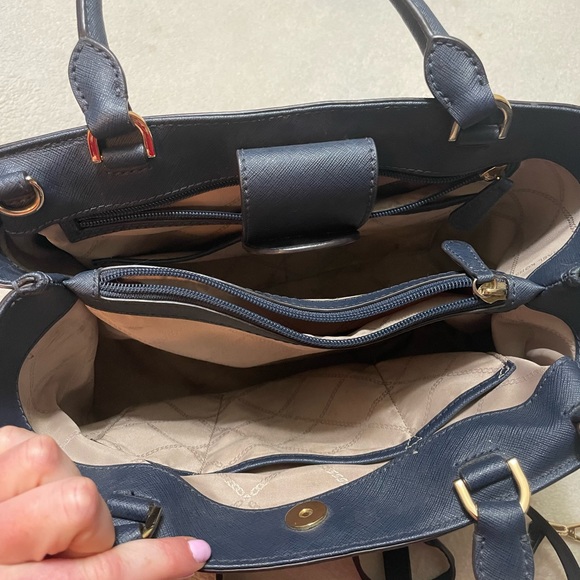 Michael Kors Hailee satchel w/ crossbody strap - Picture 3 of 16